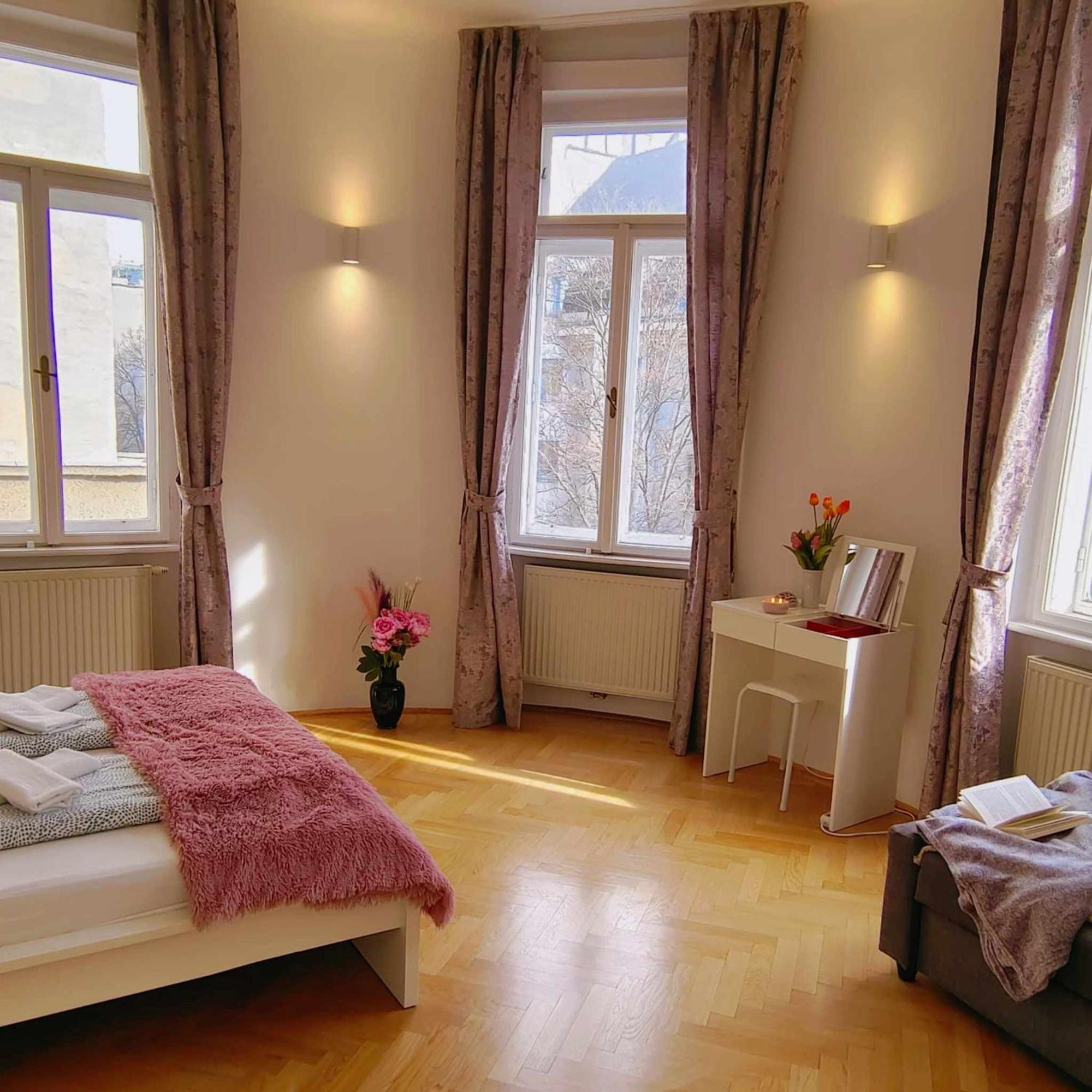 And Round 3 Minutes To Shopping Center And Schoenbrunn Palace * Wien