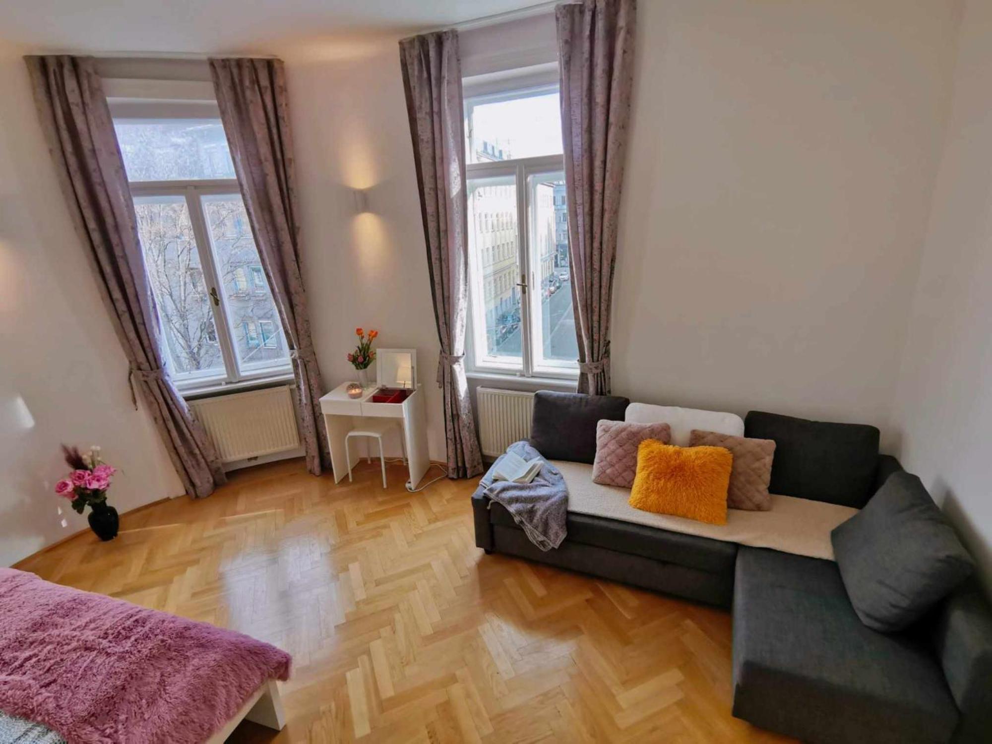 Apartment And Round 3 Minutes To Shopping Center And Schoenbrunn Palace Wien