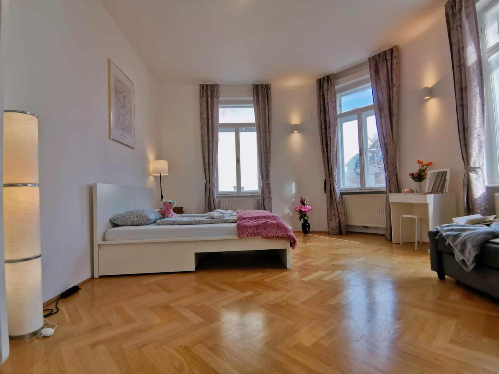 Apartment And Round 3 Minutes To Shopping Center And Schoenbrunn Palace Wien