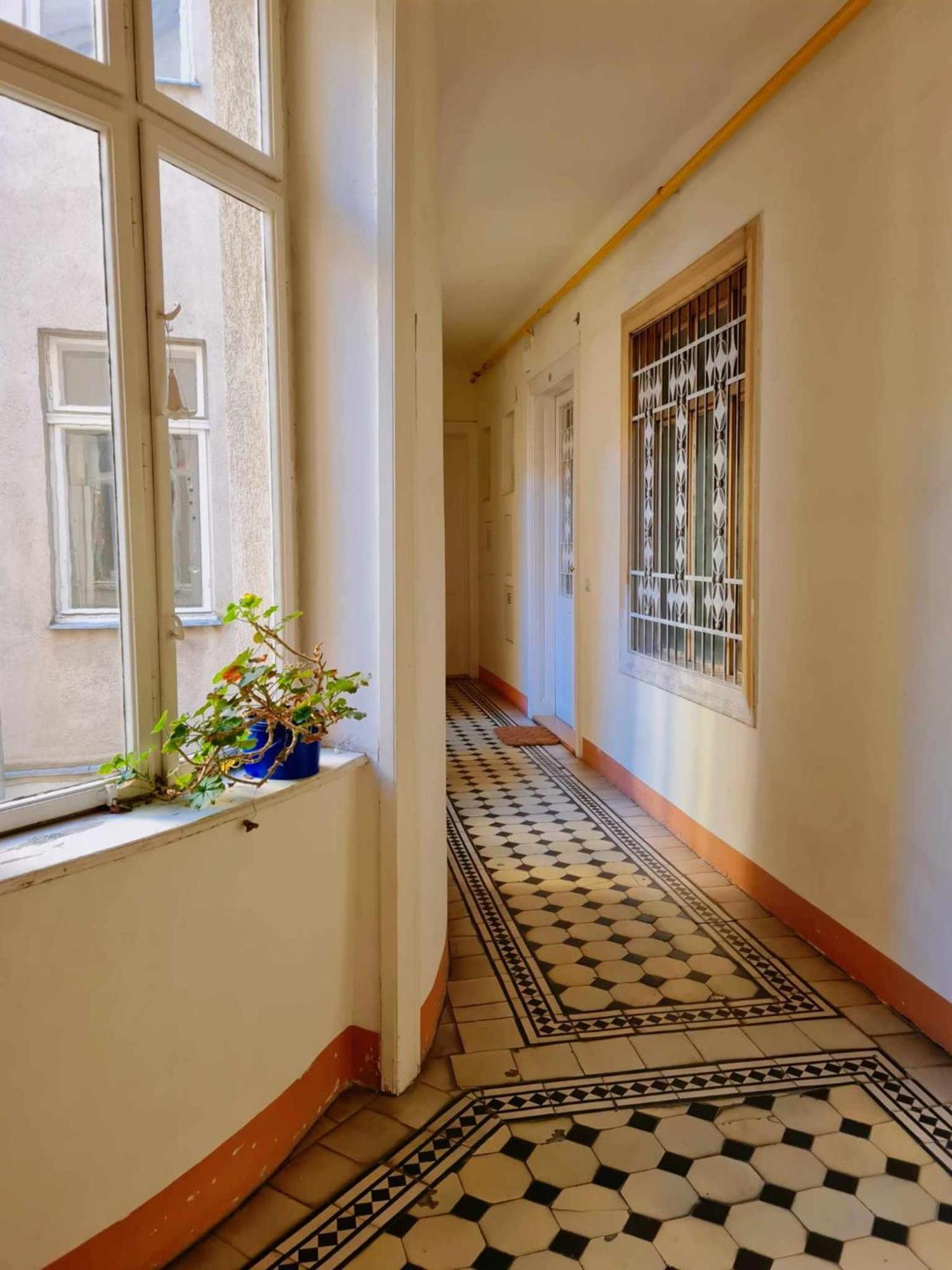 And Round 3 Minutes To Shopping Center And Schoenbrunn Palace Apartment Wien
