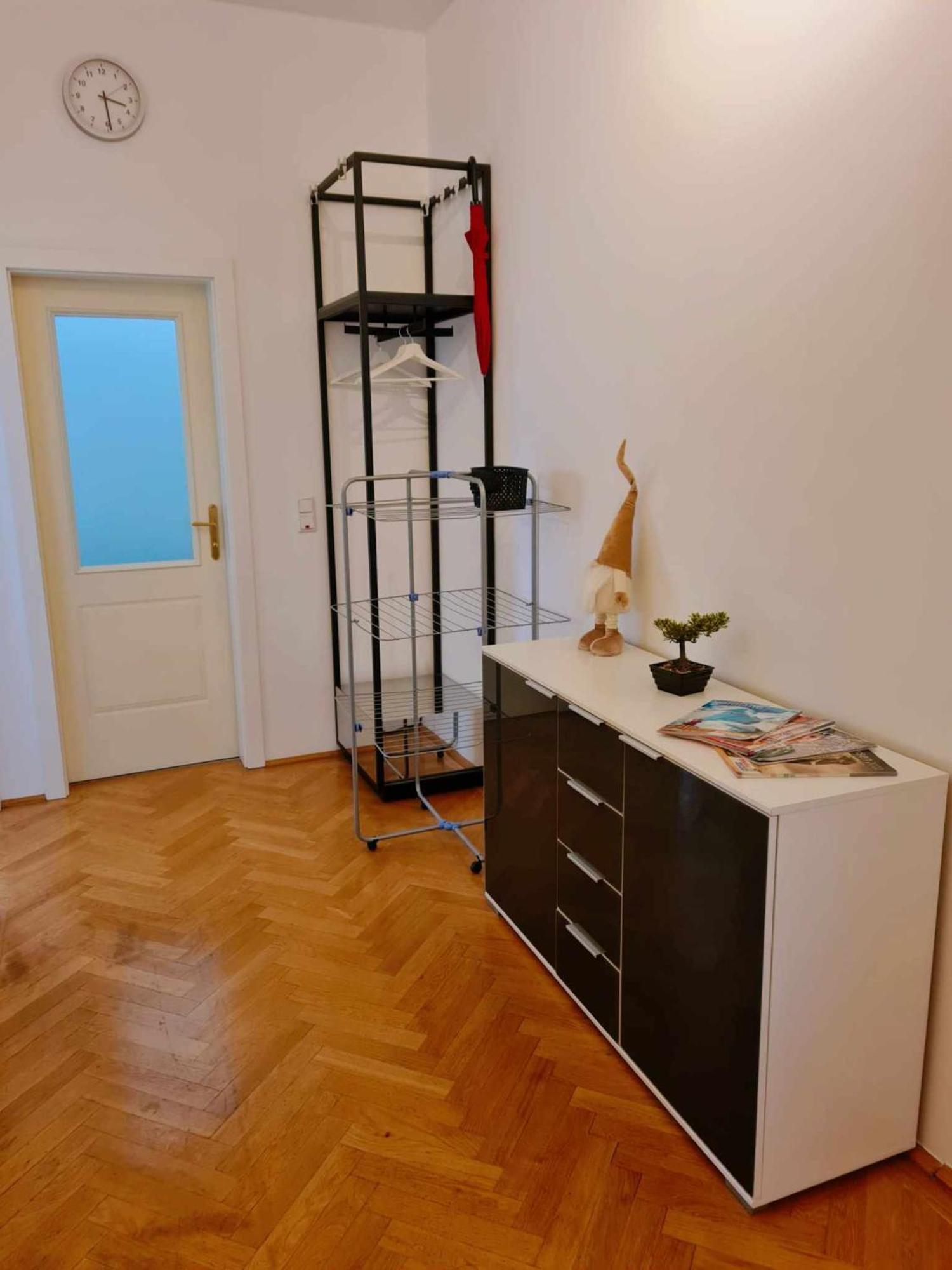Apartment And Round 3 Minutes To Shopping Center And Schoenbrunn Palace Wien